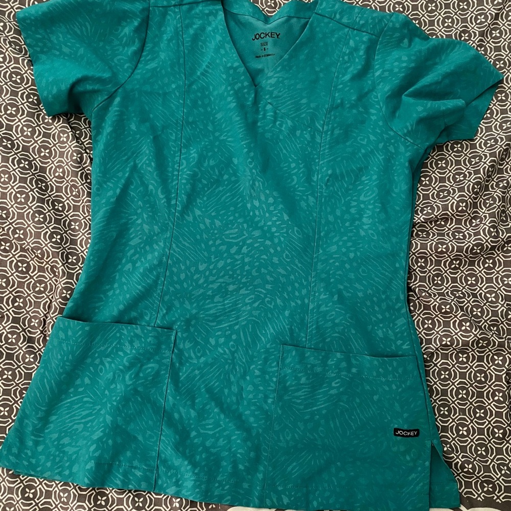 5 women’s scrub tops